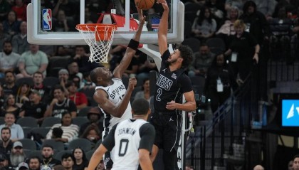 瓦塞尔37+10托马斯24分 马刺轻取送篮网5连败