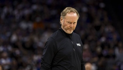 太阳解雇主帅布登霍尔泽 官方：本赛季表现未达预期