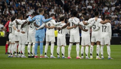 皇马主场补时遭绝杀, 1-2爆冷失利, 西甲争冠天平倾斜巴萨