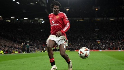 曼晚：因信仰原因，曼联官网为多古加上中间名“奇纳扎埃克佩雷”